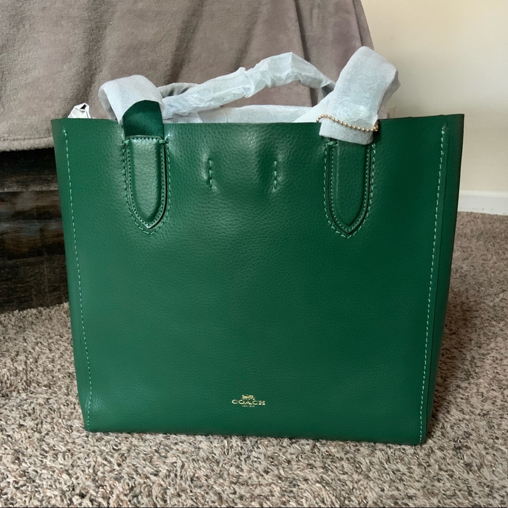 Beautiful BRAND NEW Coach tote